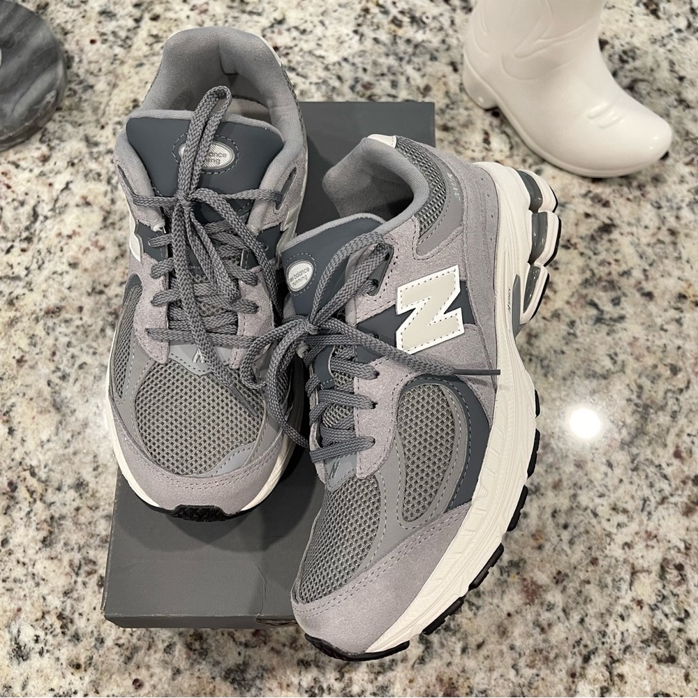 New Balance 2002R Sneakers🤍